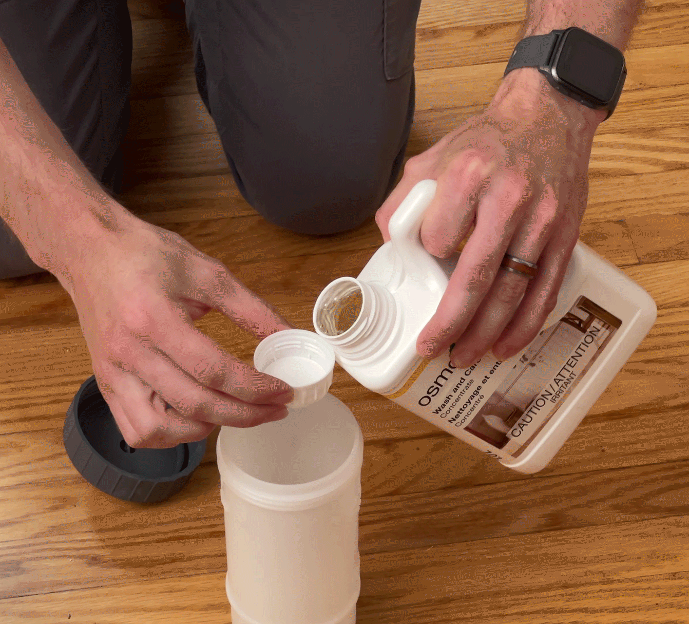 Maintenance Eco-friendly wood cleaner in home using high solid hardwax oil